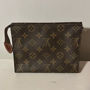 Louis Vuitton 15 toiletry pouch